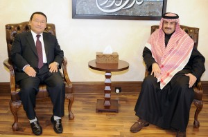 Tashi Phuntsog with chief of Kuwait News Agency chairman in January. Photo: KUNA